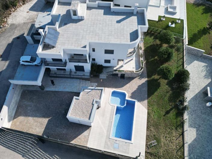 Image No.9-10 Bed Property for sale