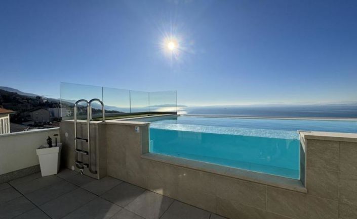 Image No.1-4 Bed Property for sale