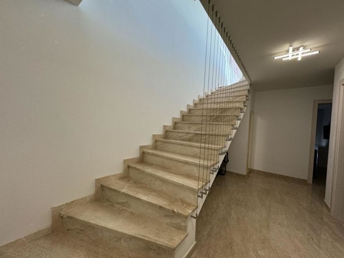 Image No.14-4 Bed Property for sale