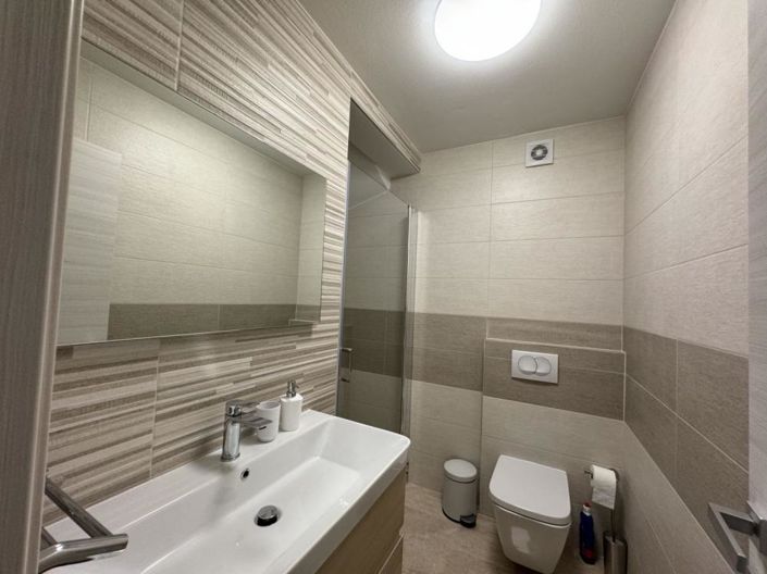 Image No.17-4 Bed Property for sale