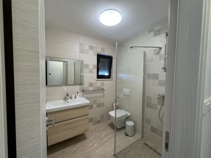 Image No.18-4 Bed Property for sale