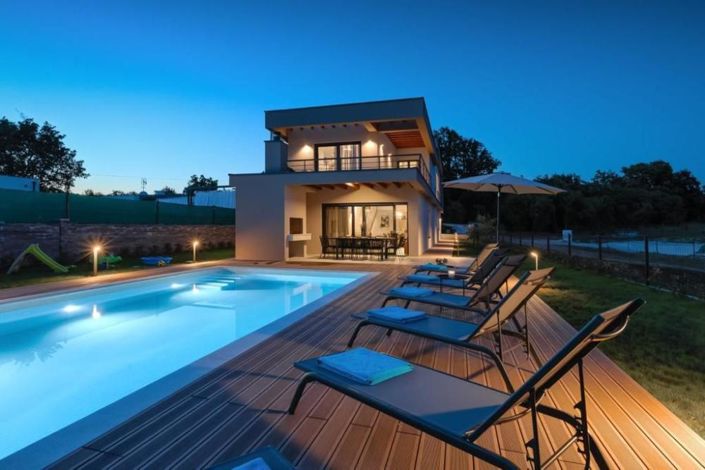 Image No.1-5 Bed Property for sale