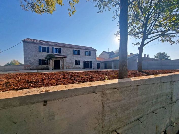 Image No.1-4 Bed Property for sale