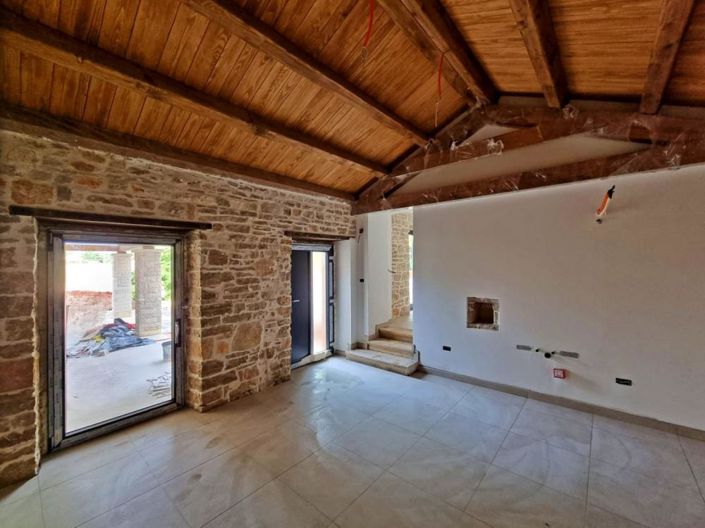 Image No.6-4 Bed Property for sale