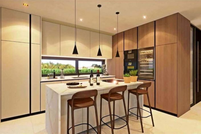 Image No.8-4 Bed Property for sale