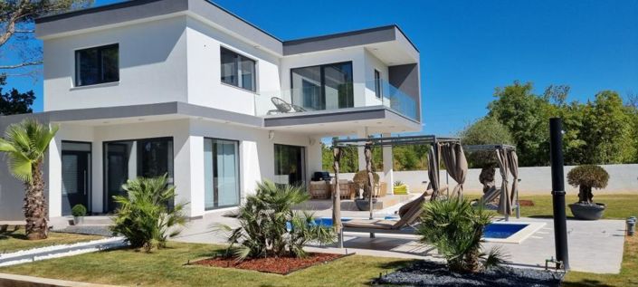 Image No.1-3 Bed Property for sale