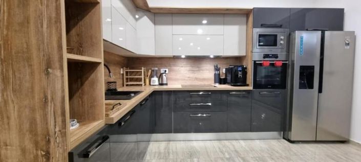 Image No.19-3 Bed Property for sale