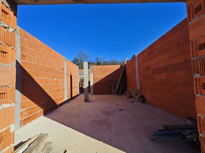 Image No.18-3 Bed Property for sale