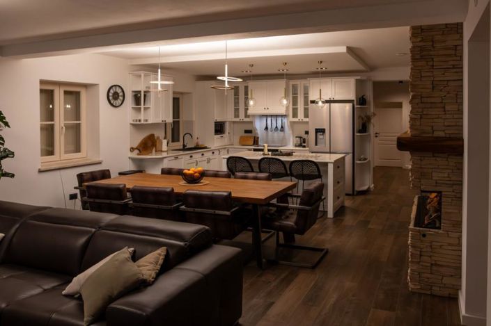 Image No.12-4 Bed Property for sale