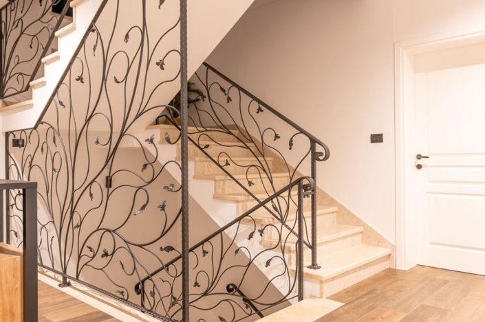 Image No.19-4 Bed Property for sale