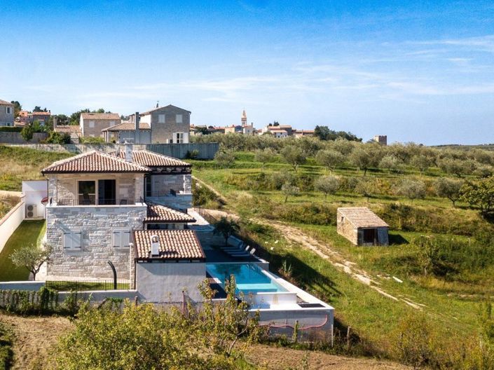 Image No.4-4 Bed Property for sale