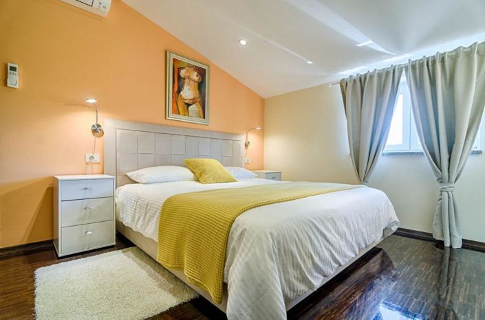 Image No.18-4 Bed Property for sale