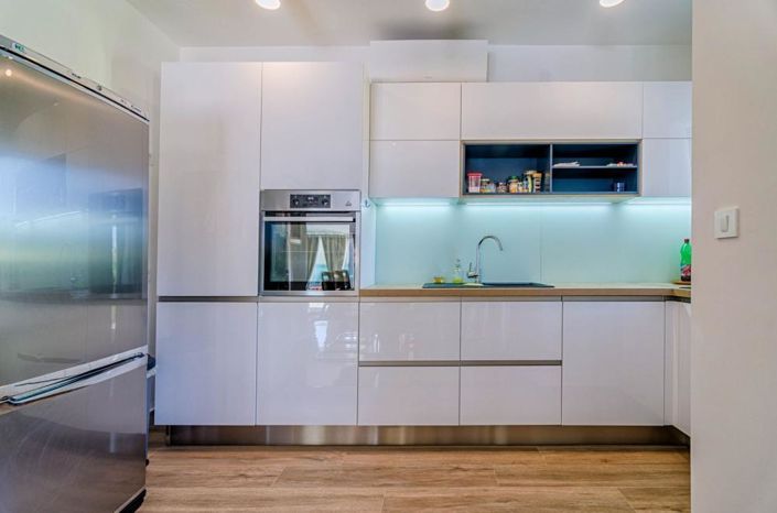 Image No.20-4 Bed Property for sale