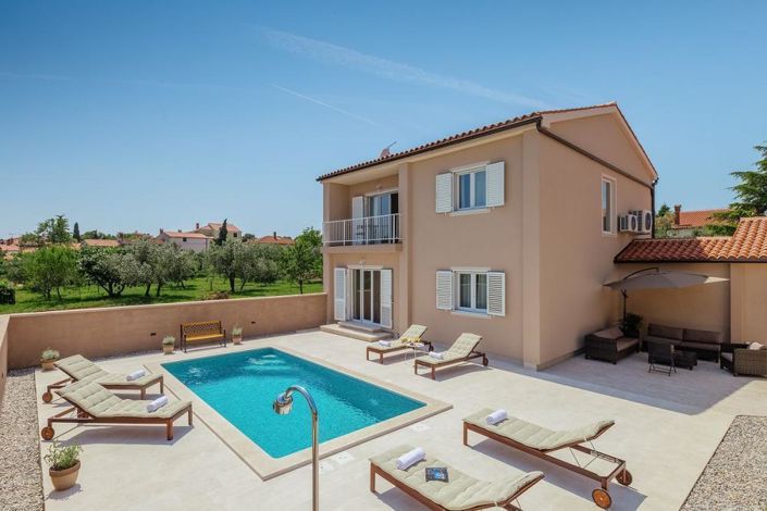 Image No.1-4 Bed Property for sale
