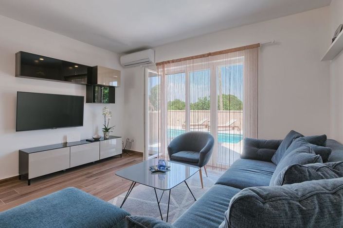 Image No.10-4 Bed Property for sale