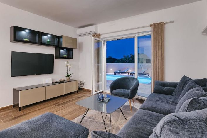 Image No.11-4 Bed Property for sale