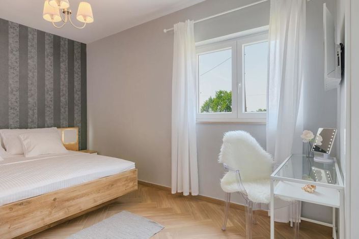 Image No.16-4 Bed Property for sale