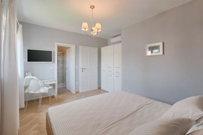 Image No.18-4 Bed Property for sale