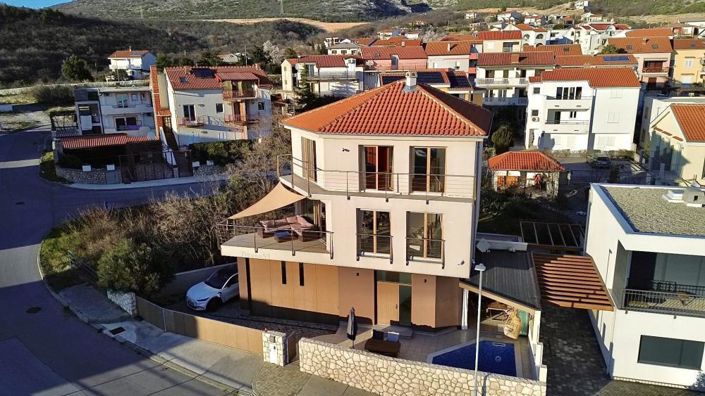 Image No.10-3 Bed Property for sale