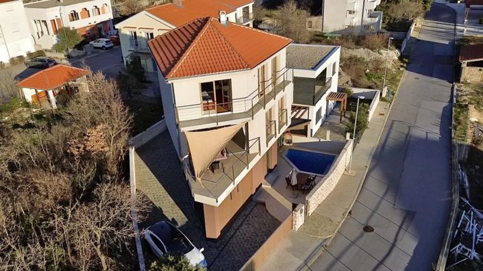 Image No.11-3 Bed Property for sale