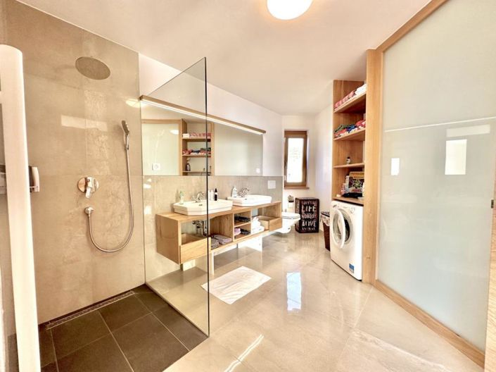 Image No.15-3 Bed Property for sale