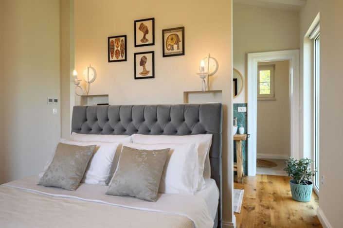 Image No.11-4 Bed Property for sale