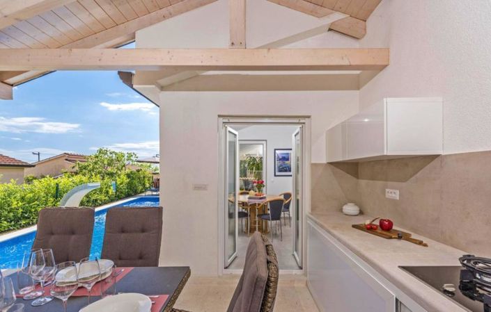 Image No.19-3 Bed Property for sale