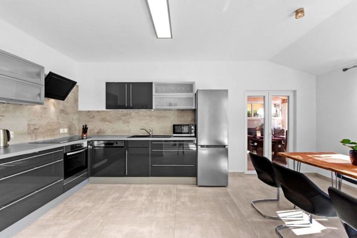 Image No.24-3 Bed Property for sale