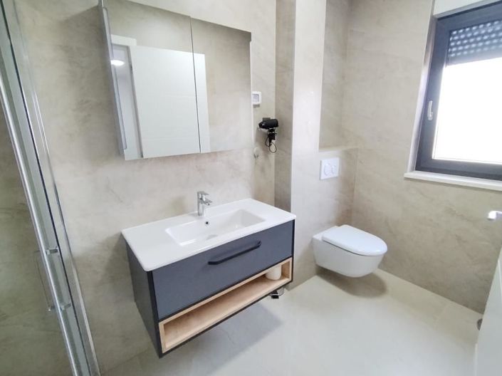 Image No.11-18 Bed Property for sale