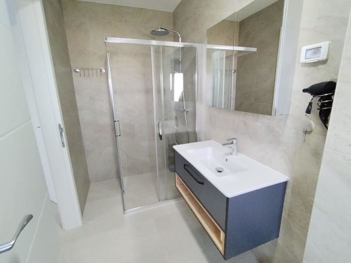 Image No.12-18 Bed Property for sale