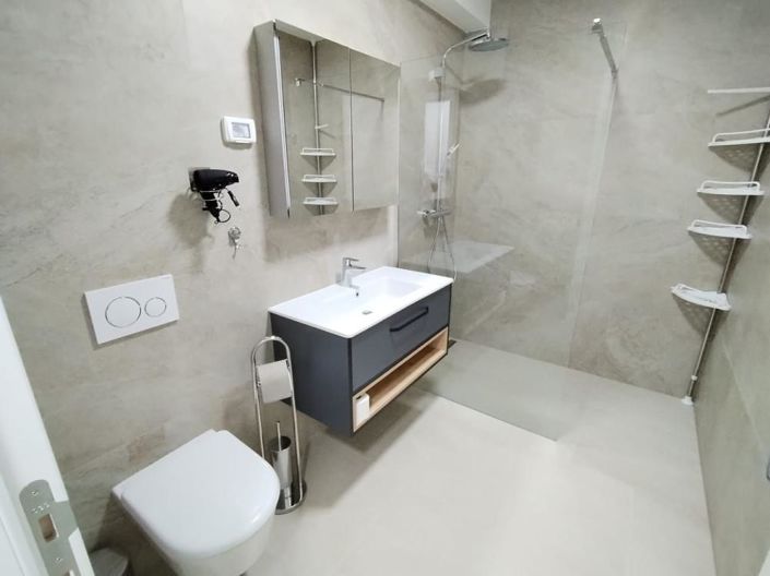 Image No.13-18 Bed Property for sale