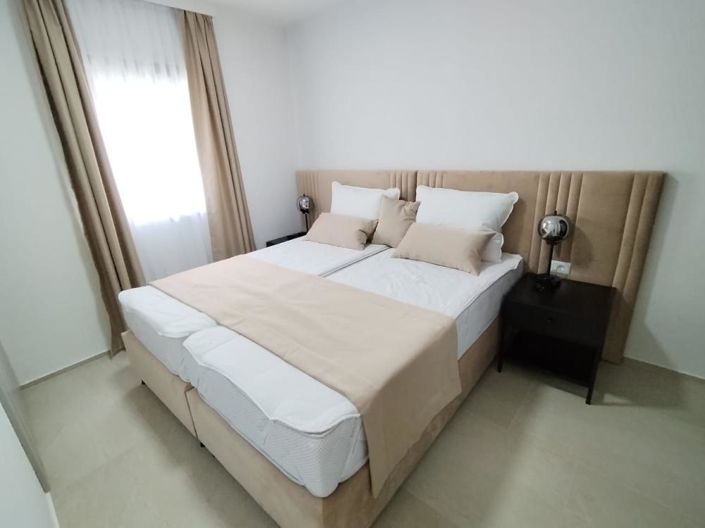 Image No.17-18 Bed Property for sale