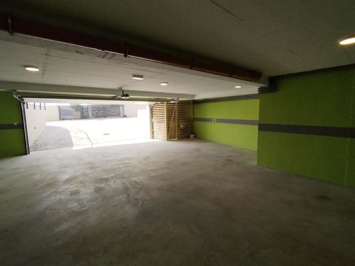 Image No.22-18 Bed Property for sale