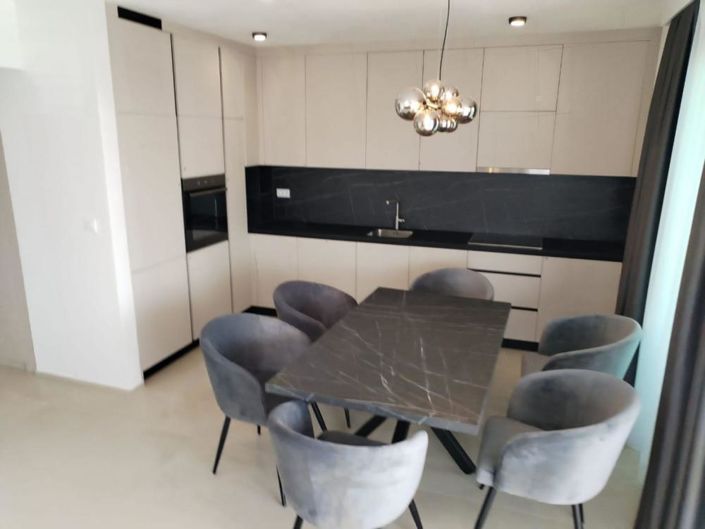 Image No.4-18 Bed Property for sale