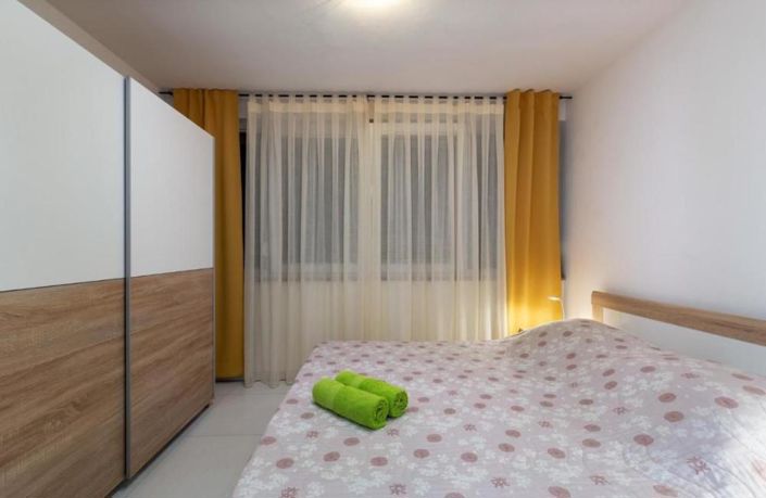 Image No.16-11 Bed Property for sale