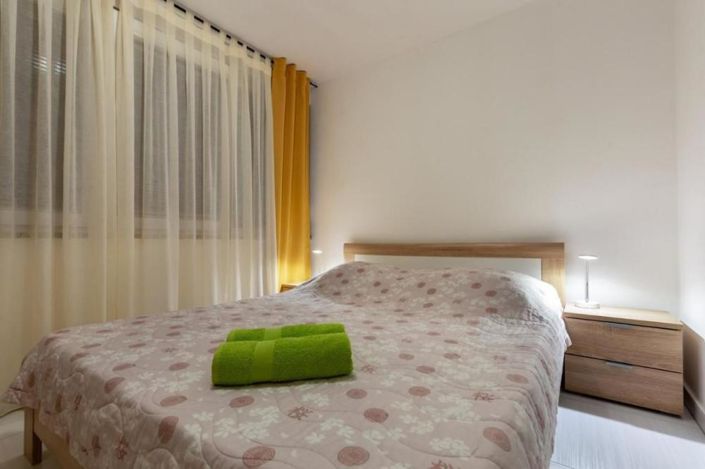 Image No.17-11 Bed Property for sale