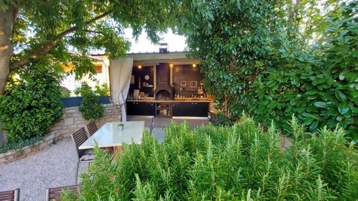 Image No.9-7 Bed Property for sale