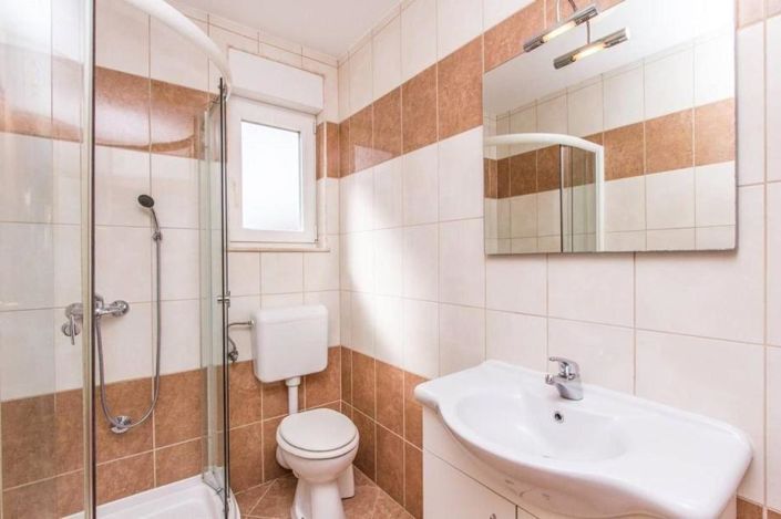 Image No.12-9 Bed Property for sale