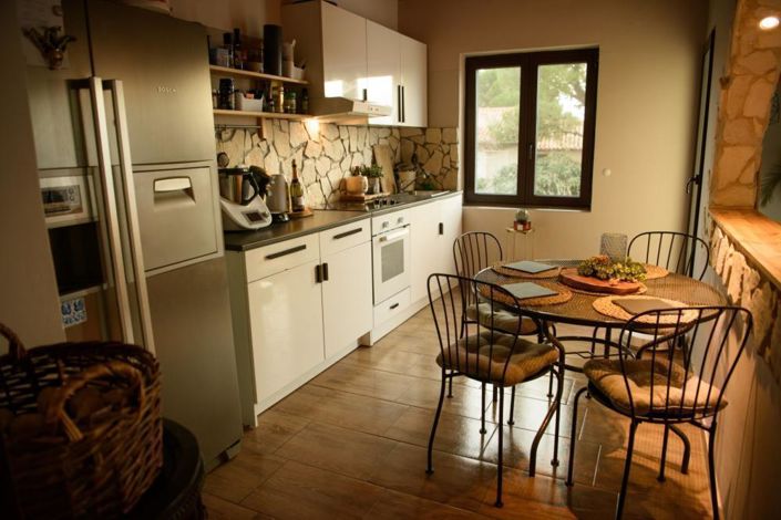 Image No.19-10 Bed Property for sale