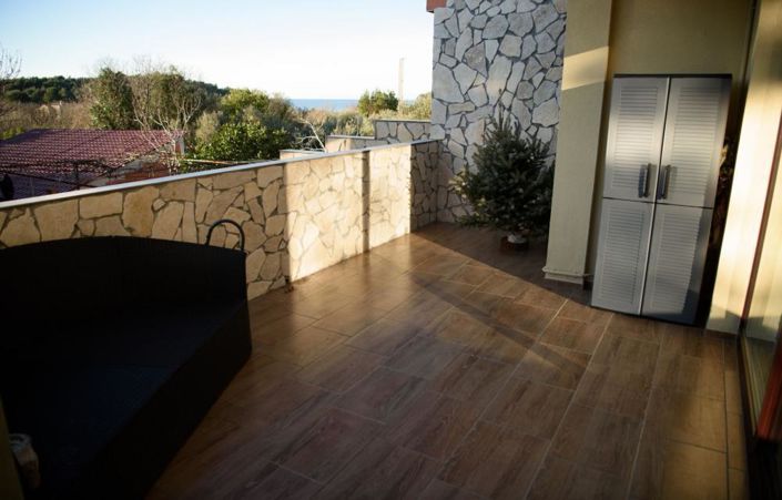 Image No.3-10 Bed Property for sale