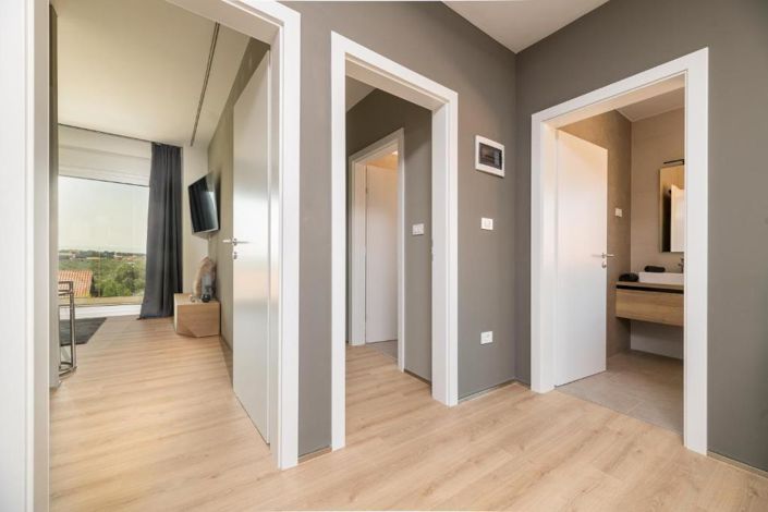 Image No.12-3 Bed Property for sale