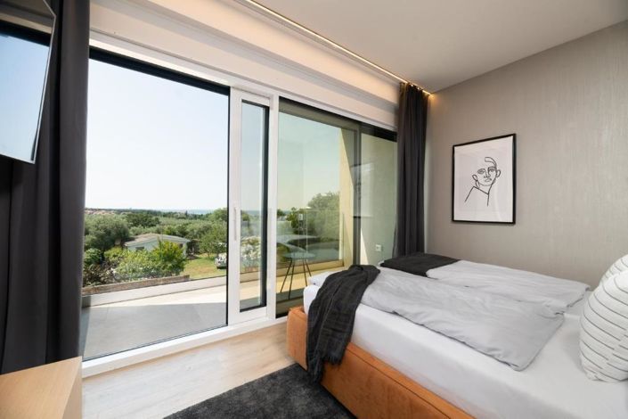 Image No.15-3 Bed Property for sale