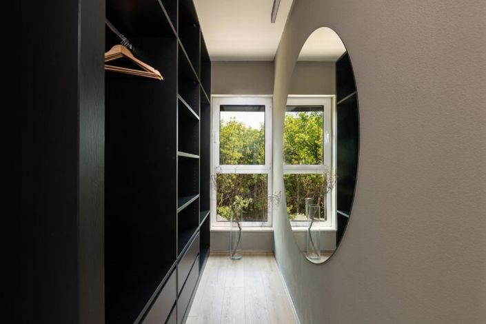 Image No.19-3 Bed Property for sale