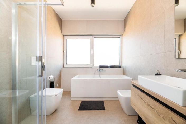 Image No.22-3 Bed Property for sale