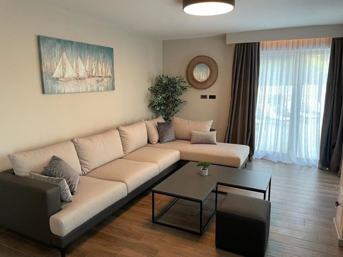 Image No.15-4 Bed Property for sale