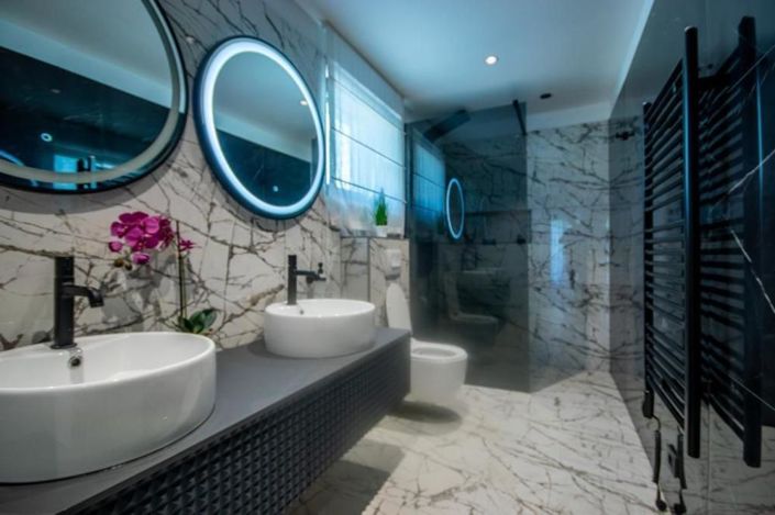 Image No.19-4 Bed Property for sale