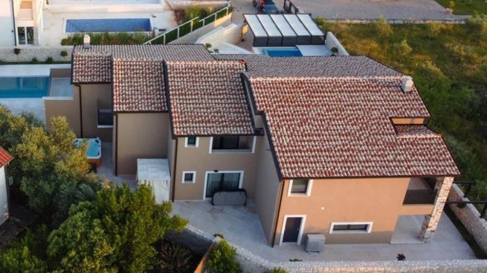 Image No.6-4 Bed Property for sale