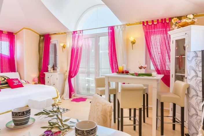 Image No.25-4 Bed Property for sale