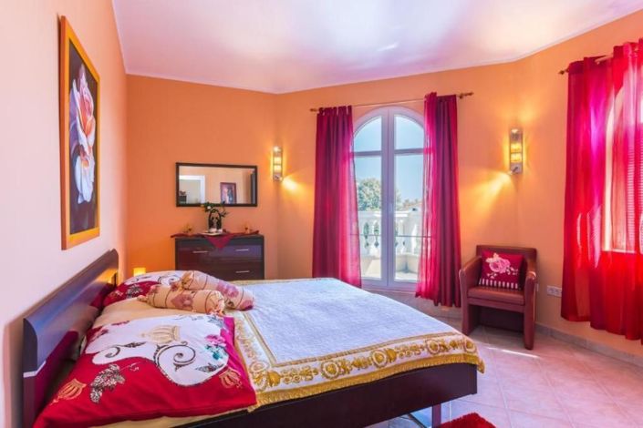 Image No.9-4 Bed Property for sale