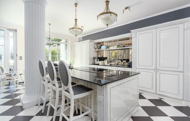 Image No.11-6 Bed Property for sale